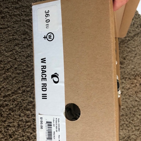 BRAND NEW Women’s Spin Shoes Size 6 - Picture 2 of 6